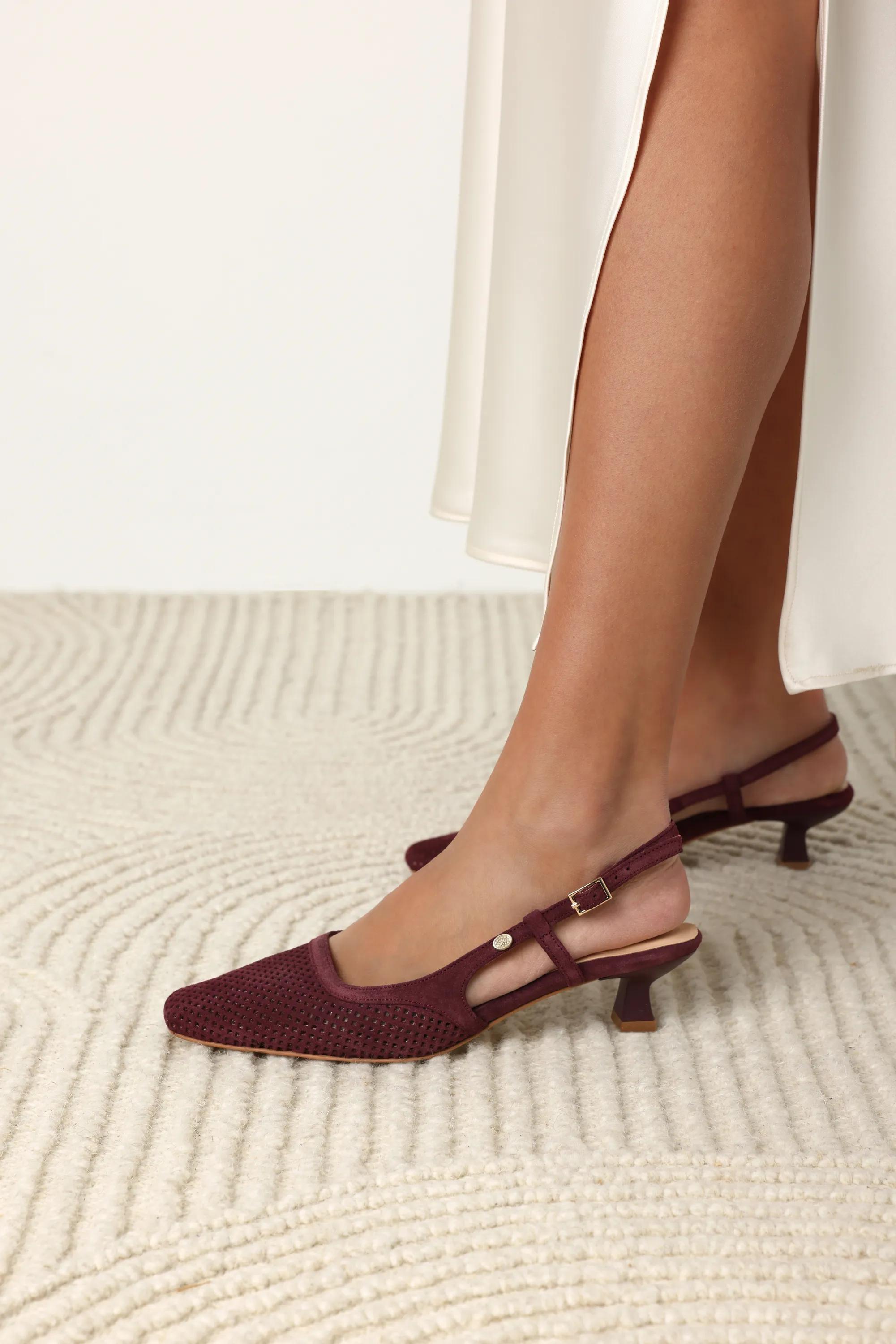 Carly Sling Perfo slingback suède bordeauxrood