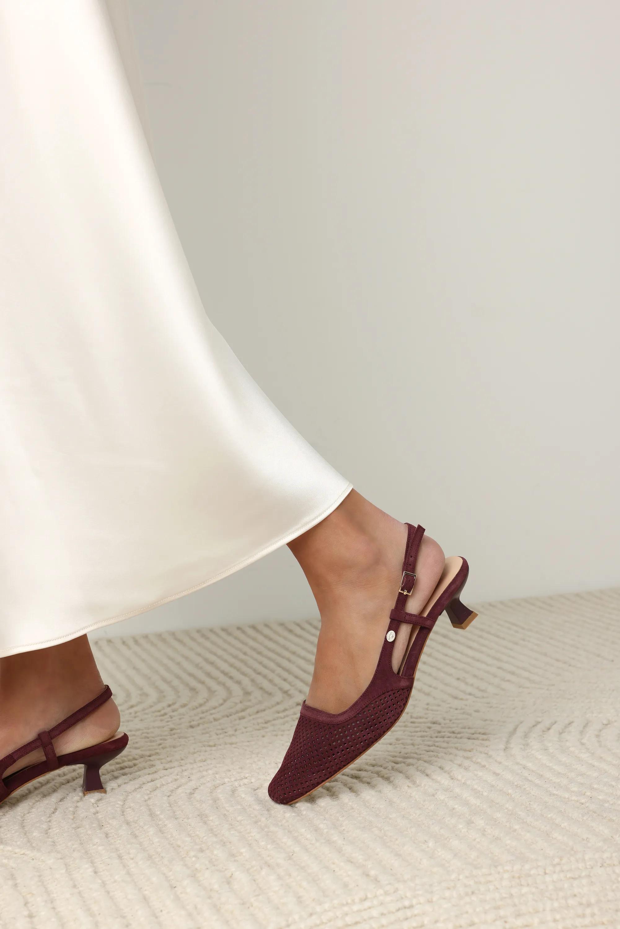 Carly Sling Perfo slingback suède bordeauxrood