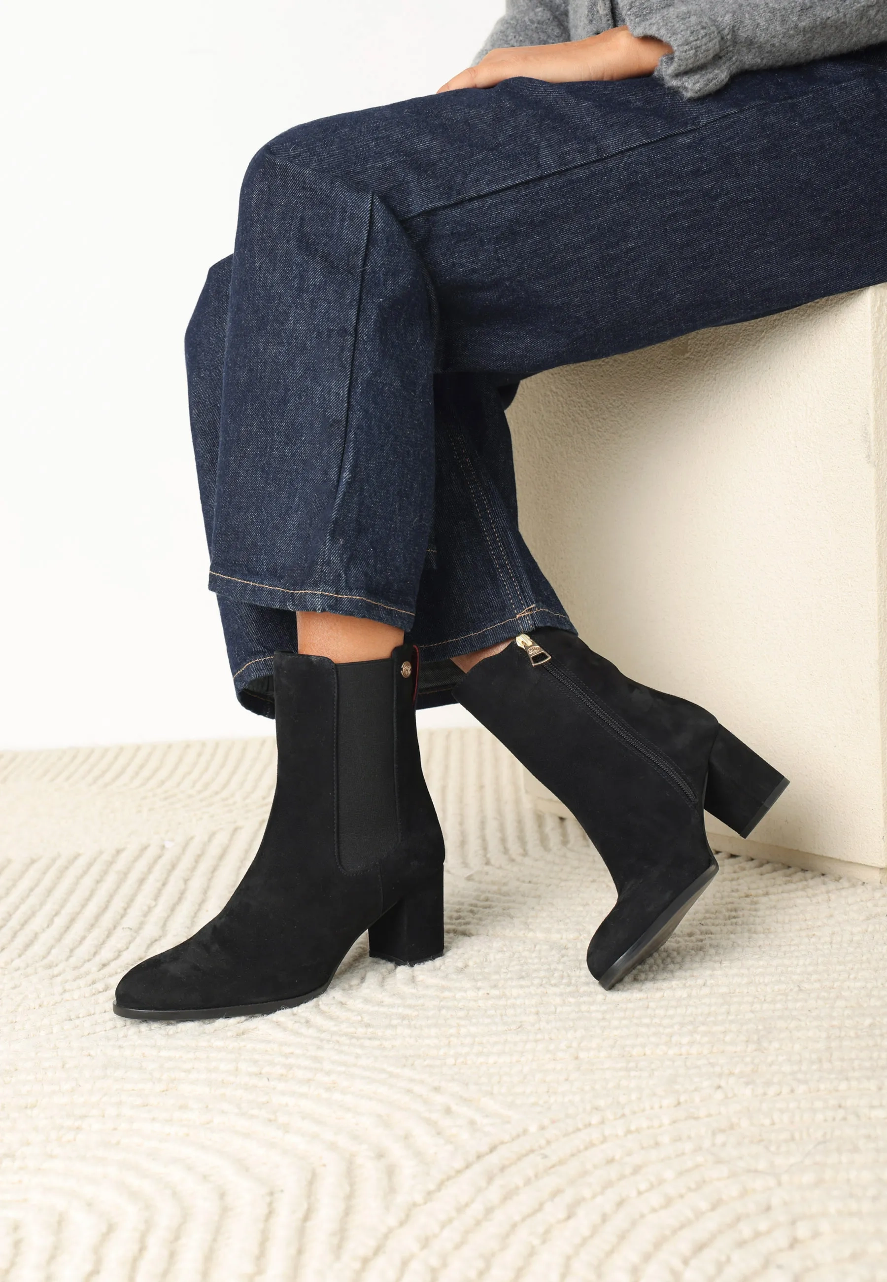 Farah chelsea enkellaars Suède Zwart