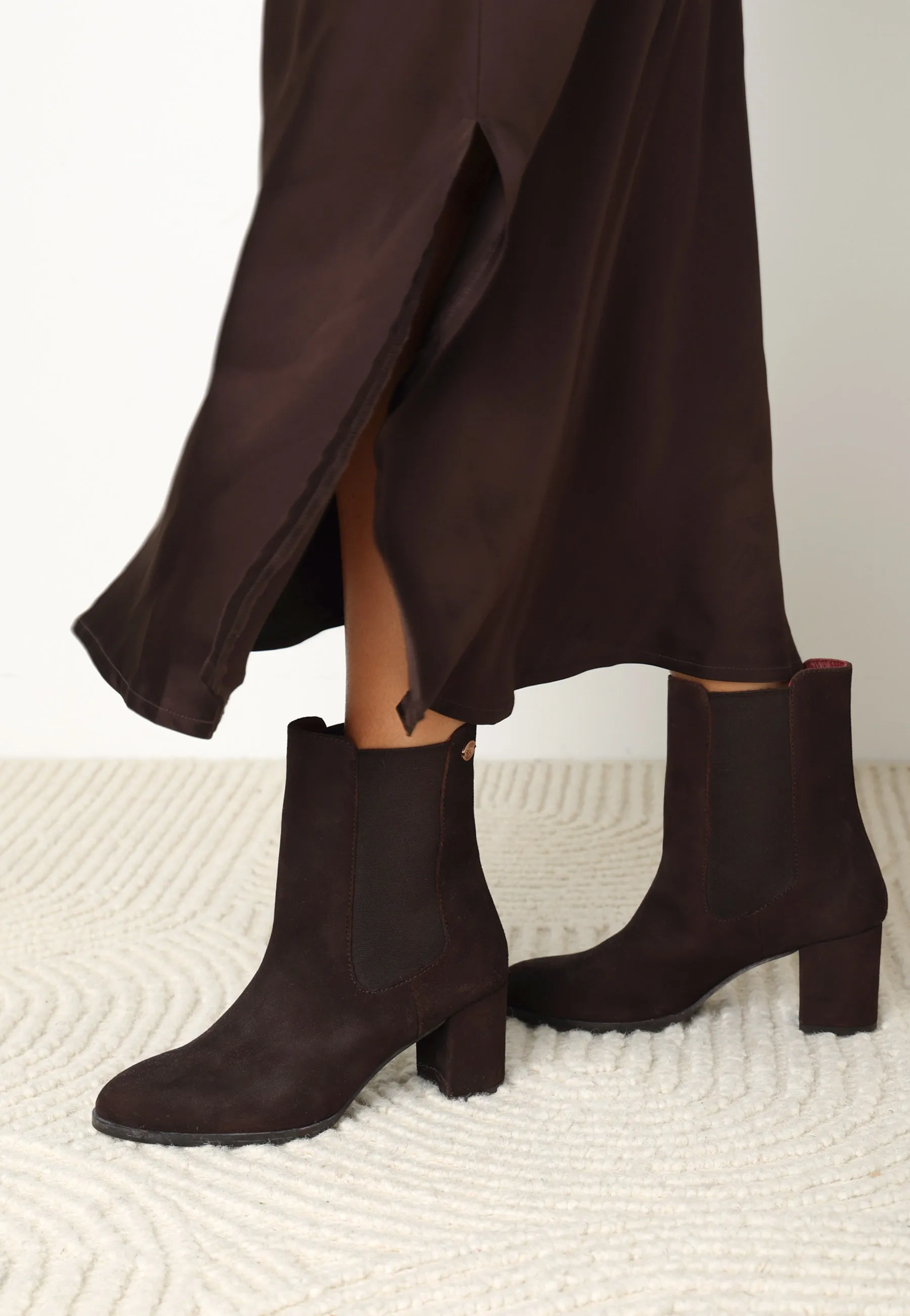 Farah chelsea enkellaars Suède Donkerbruin