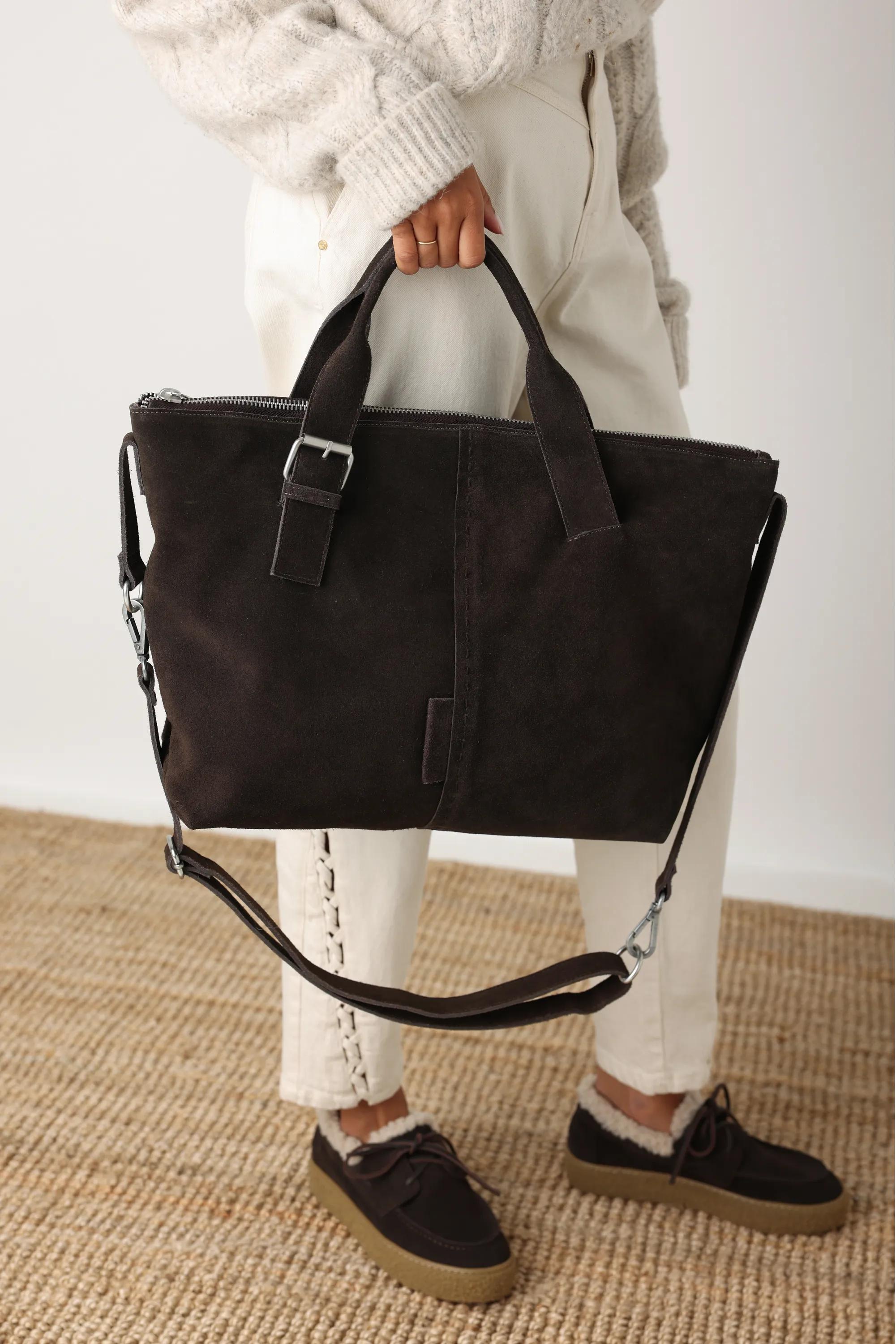ESSIE STITCHED LAPTOPBAG oiled suede Dark Brown