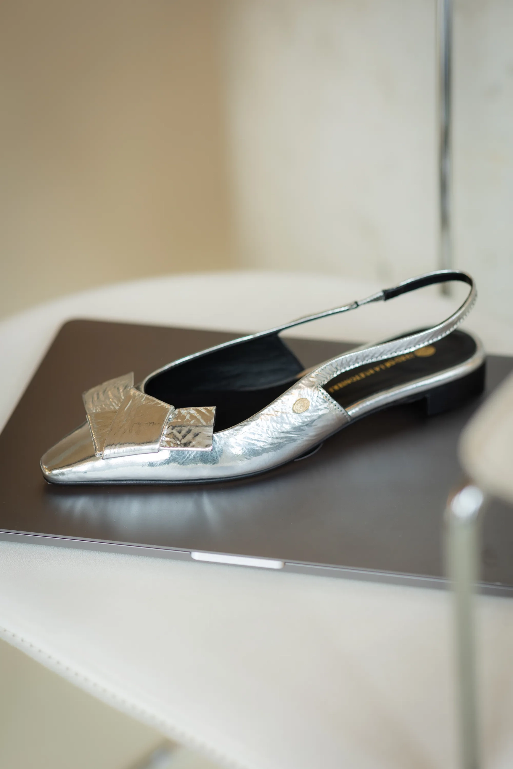 Elisse Sling metallic crinkle leer Zilver