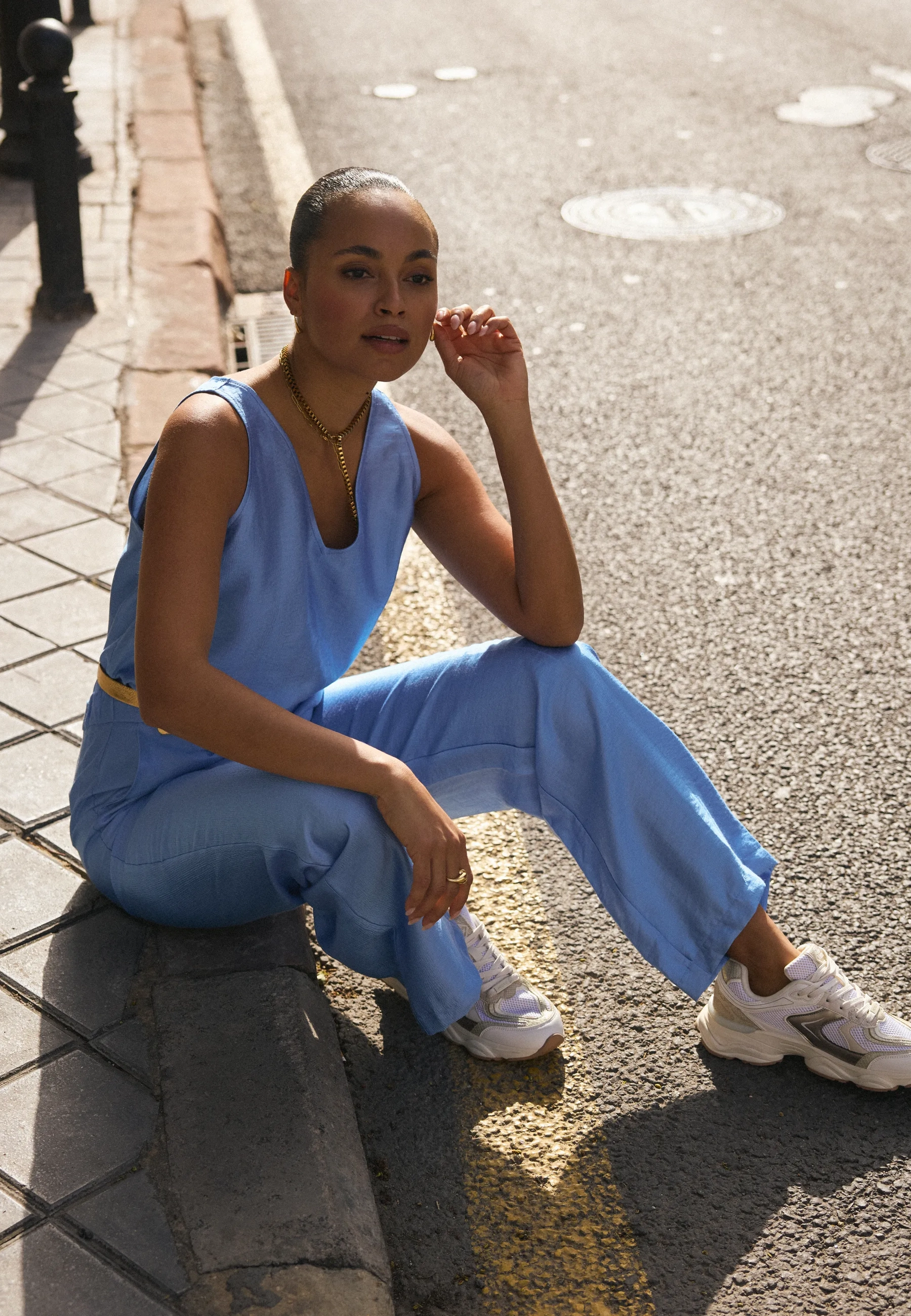 Satijnen mouwloze blouse Felblauw
