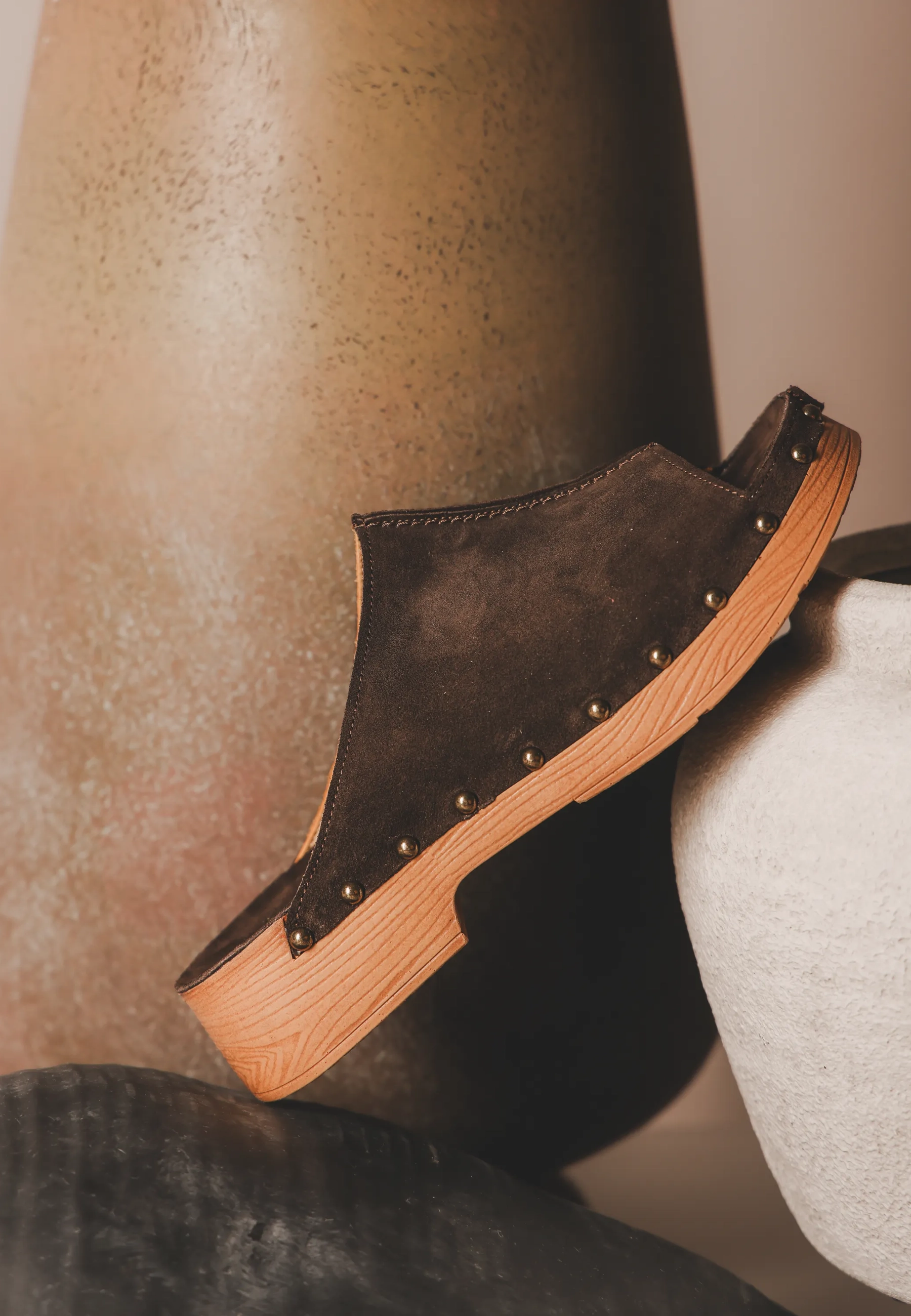 Carry Mila Clog Suede Dark Brown