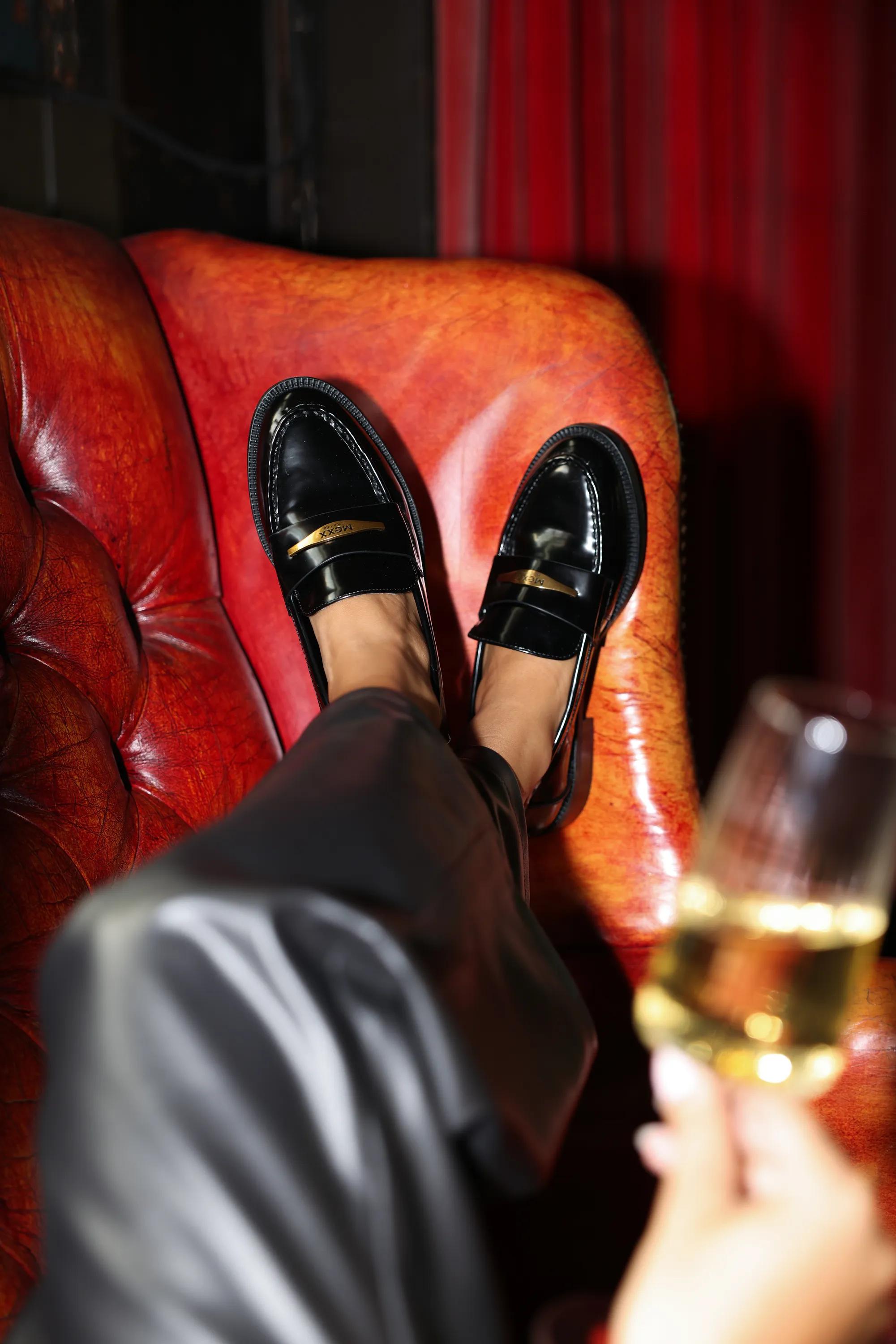 Pearl Mae Loafer Black