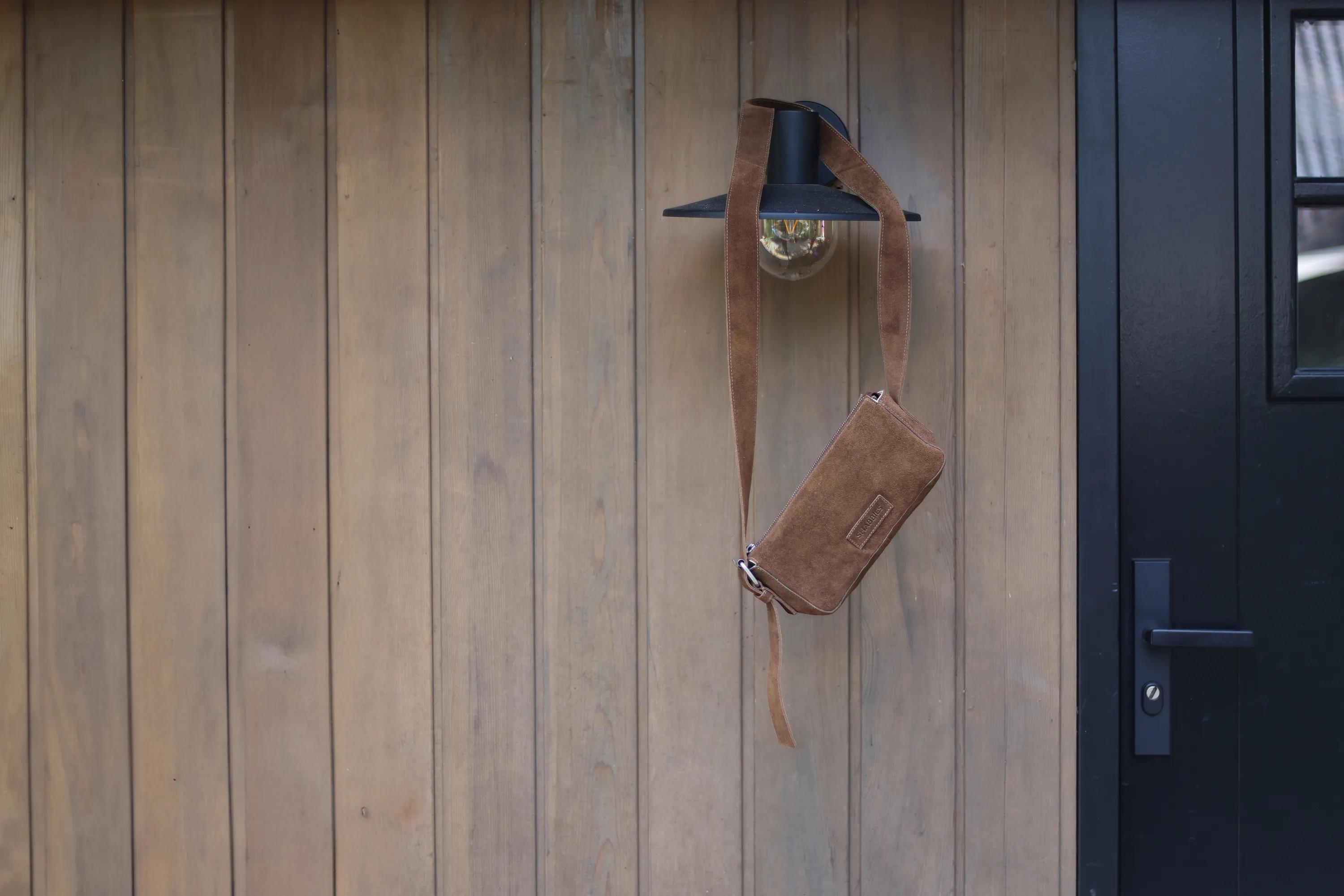 Venice Crossbody Aus Rindsvelours Hellbraun