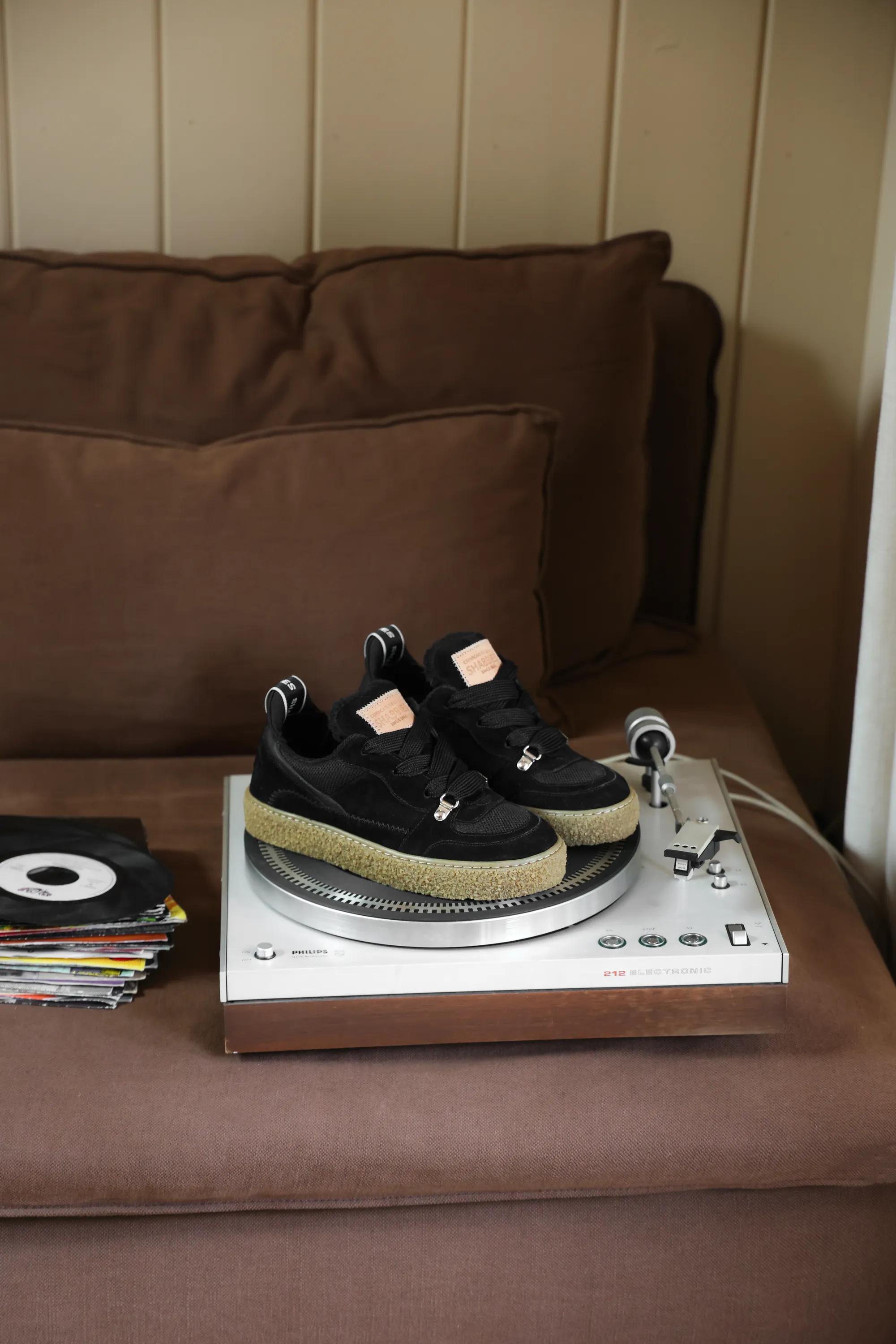 Chewy Unna Sneaker Suede Black