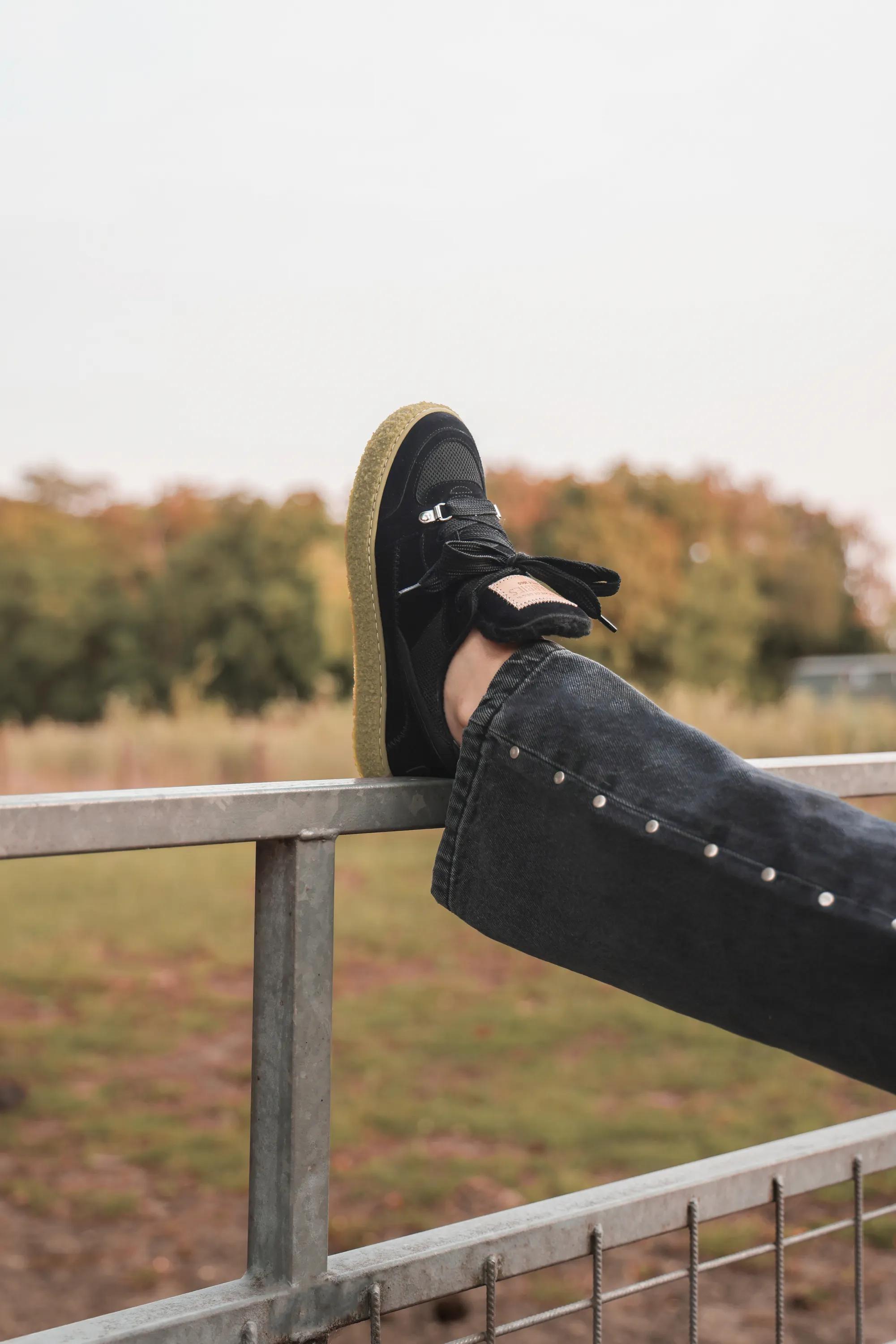 Chewy Unna Sneaker Suede Black