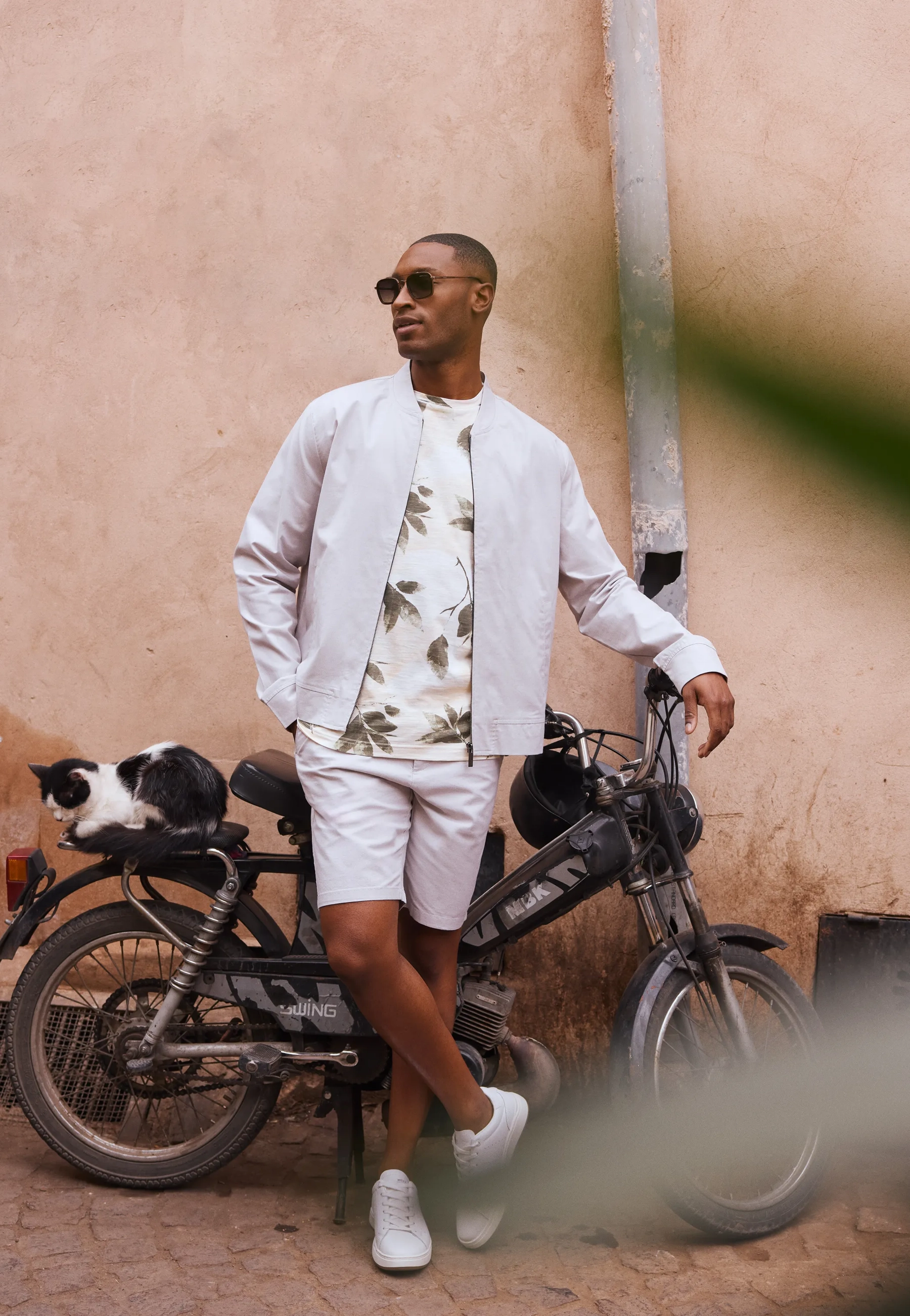 Allover Leaf Print T-shirt Off White