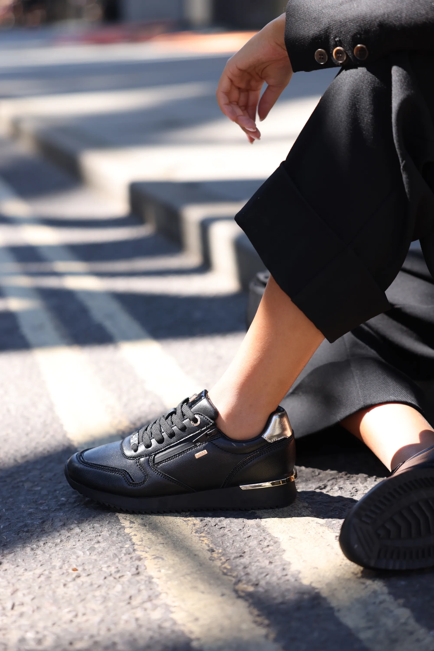 Mana Kitsch Sneaker Black